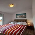Beachfront With Balcony And Sea View Apartman Vrsi