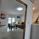 Apartman Beachfront With Balcony And Sea View Vrsi