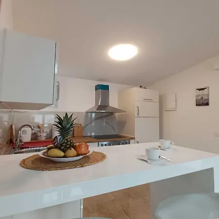 Apartment Beachfront With Balcony And Sea View Vrsi