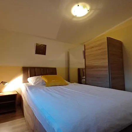 Apartment Beachfront With Balcony And Sea View *