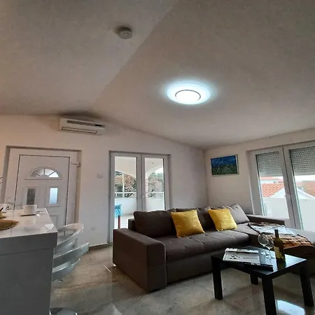 Apartment Beachfront With Balcony And Sea View Vrsi