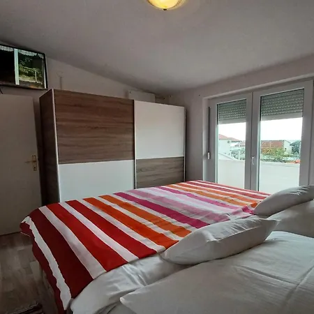 Beachfront With Balcony And Sea View Vrsi