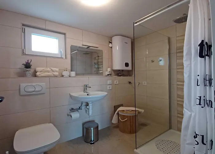 Beachfront With Balcony And Sea View * ヴーシ