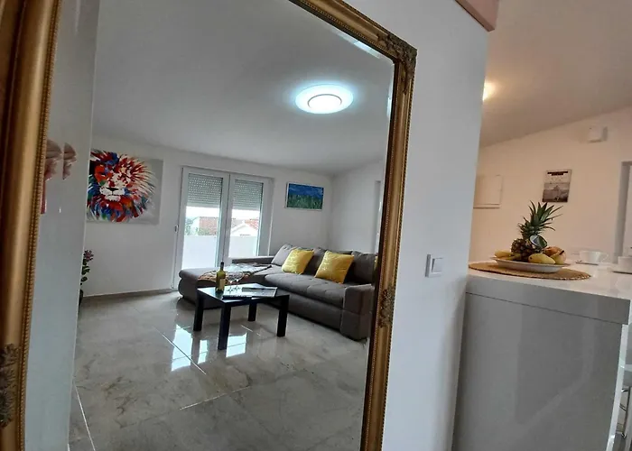 アパート Beachfront With Balcony And Sea View ヴーシ