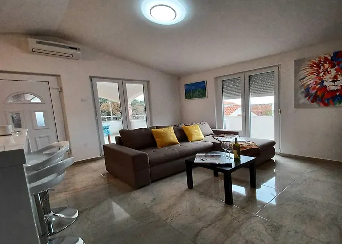 アパート Beachfront With Balcony And Sea View