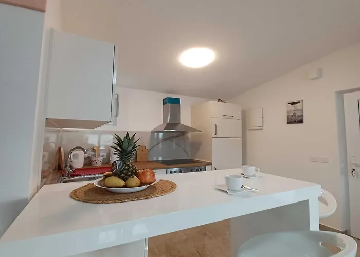 Apartment Beachfront With Balcony And Sea View Vrsi