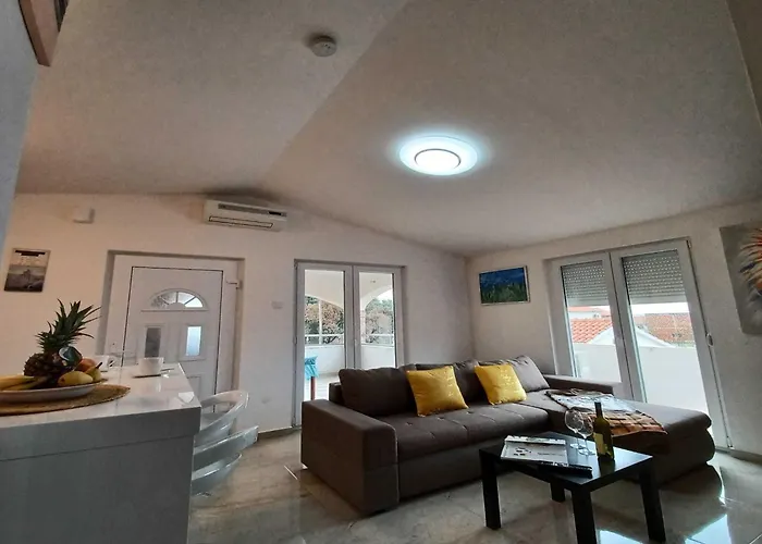 アパート Beachfront With Balcony And Sea View ヴーシ