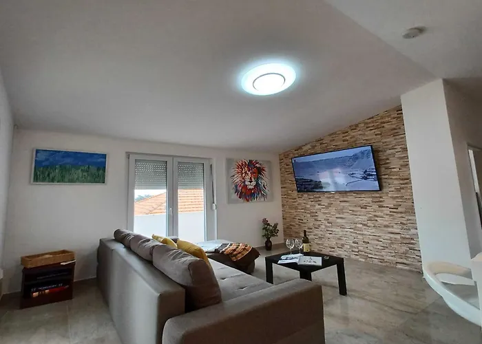 Beachfront With Balcony And Sea View Vrsi