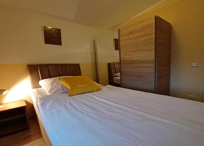 Beachfront With Balcony And Sea View * ヴーシ