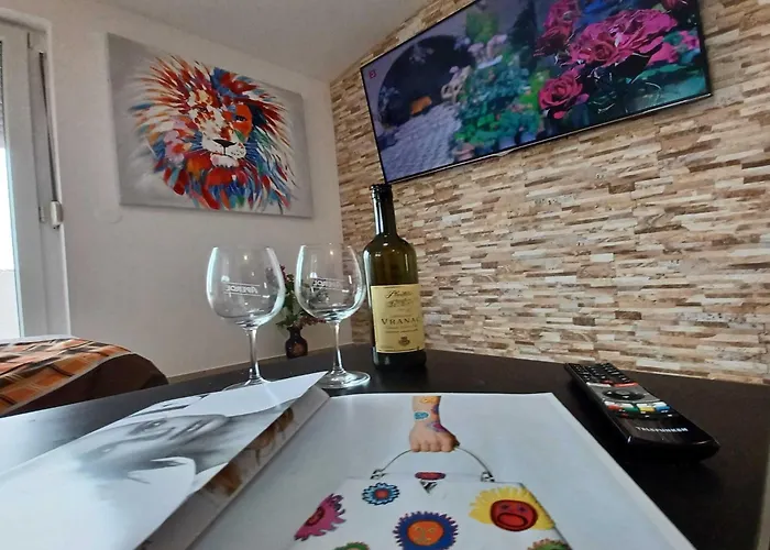 アパート Beachfront With Balcony And Sea View ヴーシ