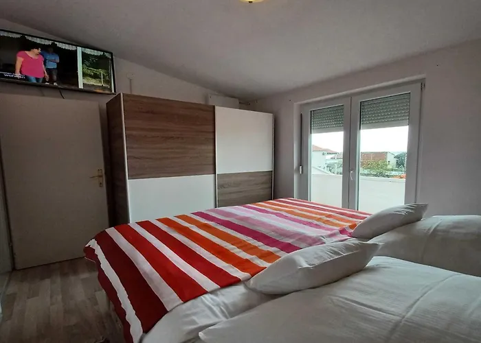 Beachfront With Balcony And Sea View ヴーシ